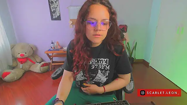 Snapshot of Scarletleon77 chatting on February 2025 05:30:01 PM Scarletleon77 online show from February 2025 05:30:01 PM