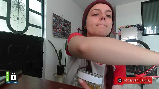 Scarletleon77 online show from October 2025 04:04:01 PM