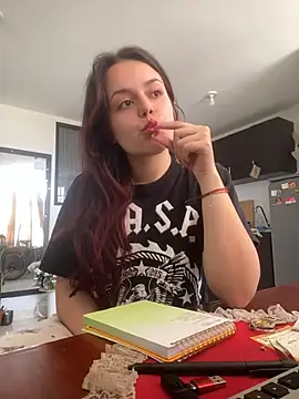 Scarletleon77 online show from May 2026 03:50:02 PM