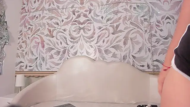 valentina cortes72 online show from January 2025 11:26:01 AM