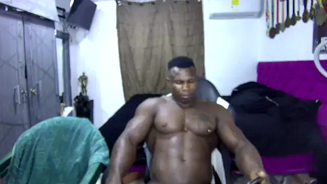 Snapshot of MedellinBlackx chatting on October 2025 12:53:01 AM MedellinBlackx online show from October 2025 12:53:01 AM