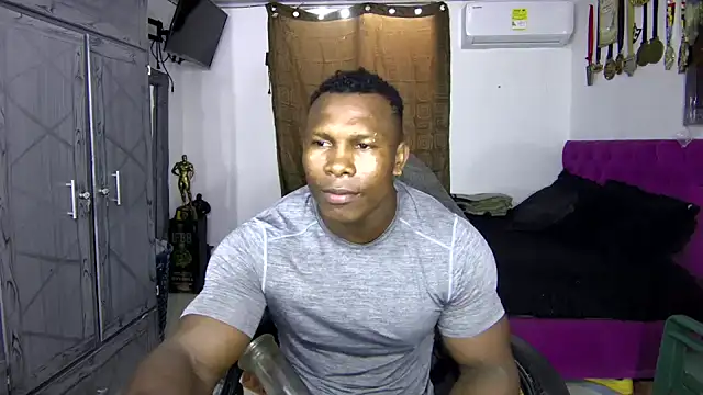 Snapshot of MedellinBlackx chatting on October 2025 05:23:02 PM MedellinBlackx online show from October 2025 05:23:02 PM