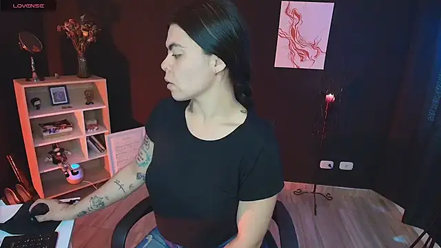 Snapshot of _WednesdayFriday_ chatting on December 2024 07:00:01 PM WednesdayFriday online show from December 2024 07:00:01 PM