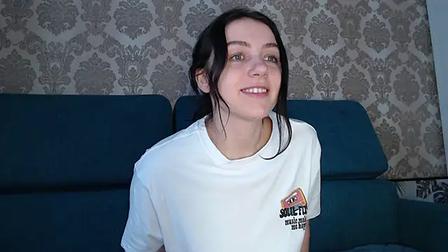 Snapshot of Louise_Lavender chatting on February 2025 04:14:02 AM Louise Lavender online show from February 2025 04:14:02 AM