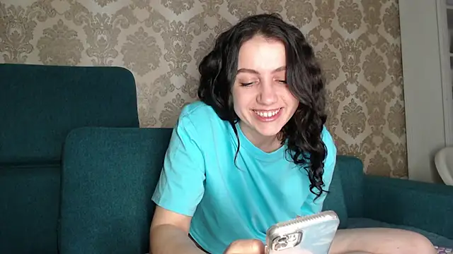 Snapshot of Louise_Lavender chatting on February 2025 12:42:01 PM Louise Lavender online show from February 2025 12:42:01 PM