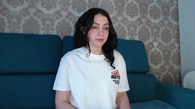 Snapshot of Louise_Lavender chatting on March 2025 05:44:01 AM Louise Lavender online show from March 2025 05:44:01 AM