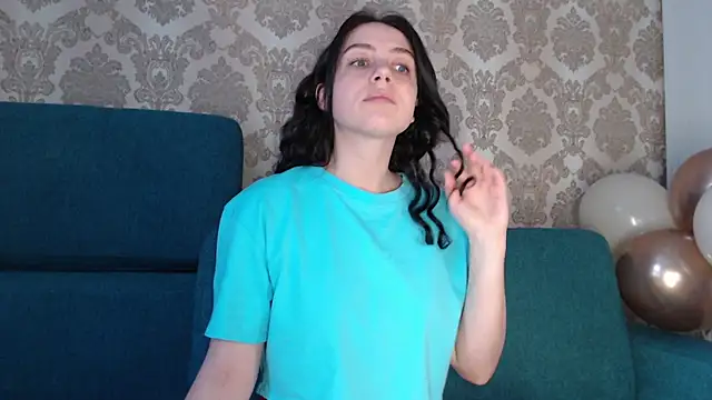 Snapshot of Louise_Lavender chatting on March 2025 10:28:02 AM Louise Lavender online show from March 2025 10:28:02 AM