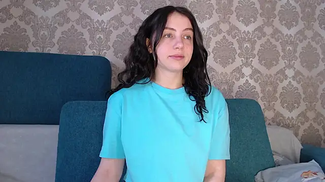 Snapshot of Louise_Lavender chatting on March 2025 08:21:02 AM Louise Lavender online show from March 2025 08:21:02 AM