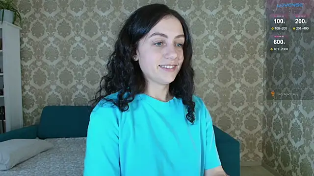 Snapshot of Louise_Lavender chatting on October 2025 10:13:01 AM Louise Lavender online show from October 2025 10:13:01 AM