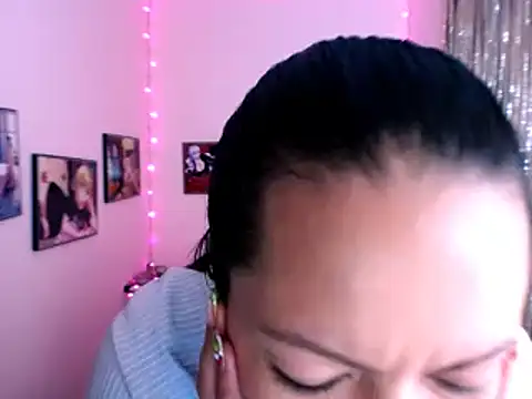 Snapshot of Cristal_w chatting on January 2025 03:55:01 PM Cristal w online show from January 2025 03:55:01 PM