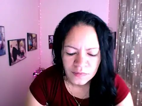 Snapshot of Cristal_w chatting on January 2025 02:25:02 PM Cristal w online show from January 2025 02:25:02 PM
