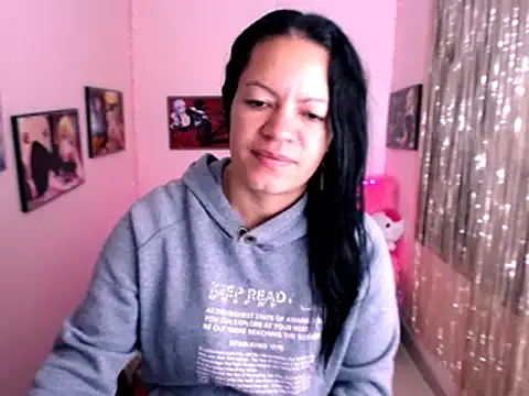 Snapshot of Cristal_w chatting on January 2025 12:35:01 PM Cristal w online show from January 2025 12:35:01 PM