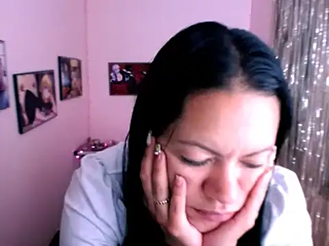 Snapshot of Cristal_w chatting on January 2025 04:57:01 PM Cristal w online show from January 2025 04:57:01 PM