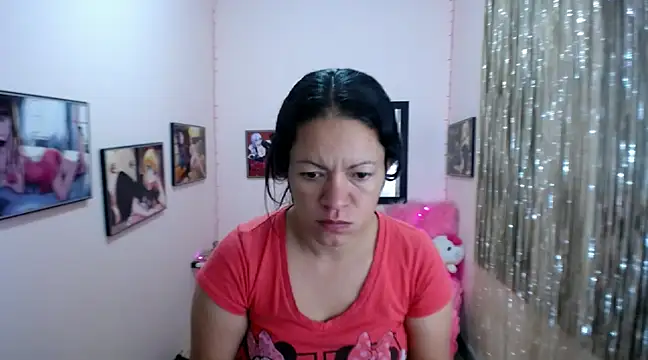 Snapshot of Cristal_w chatting on February 2025 04:09:02 PM Cristal w online show from February 2025 04:09:02 PM