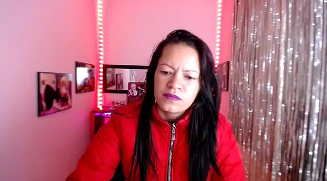 Snapshot of Cristal_w chatting on March 2025 04:24:02 PM Cristal w online show from March 2025 04:24:02 PM