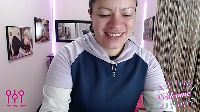 Cristal w online show from October 2025 12:30:02 PM