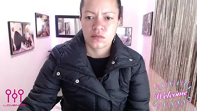 Cristal w online show from October 2025 12:45:01 PM