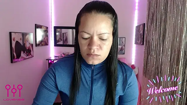 Cristal w online show from October 2025 12:30:01 PM