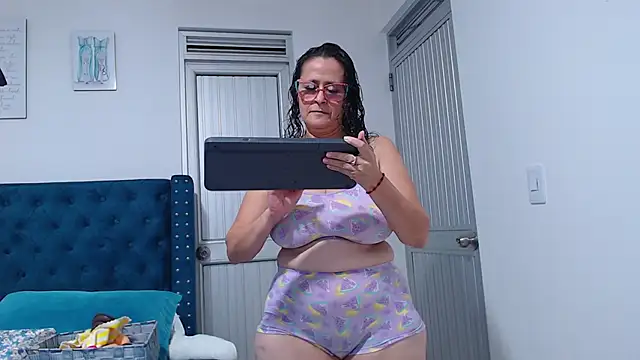 Snapshot of ClayrRosse chatting on July 2026 01:18:02 AM ClayrRosse online show from July 2026 01:18:02 AM