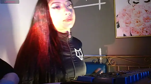 Snapshot of Ey_im_simone chatting on September 2025 08:13:01 PM Ey im simone online show from September 2025 08:13:01 PM