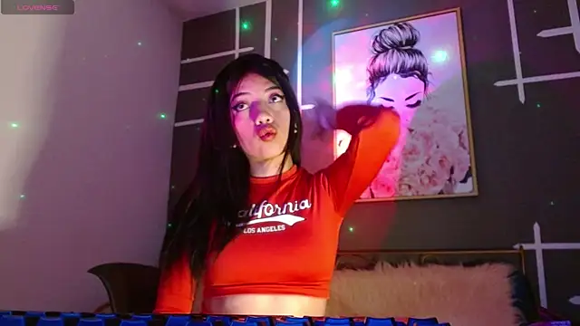 Snapshot of Ey_im_simone chatting on October 2025 08:06:02 PM Ey im simone online show from October 2025 08:06:02 PM