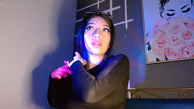 Snapshot of Ey_im_simone chatting on October 2025 08:13:02 PM Ey im simone online show from October 2025 08:13:02 PM