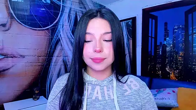 Snapshot of Small_naughty_ chatting on December 2024 02:11:02 PM Small naughty online show from December 2024 02:11:02 PM