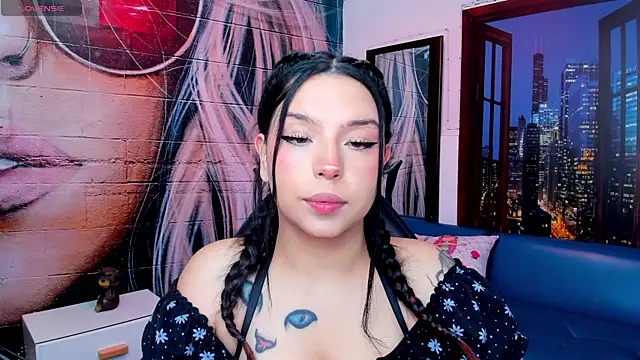 Snapshot of Small_naughty_ chatting on March 2025 01:07:01 PM Small naughty online show from March 2025 01:07:01 PM
