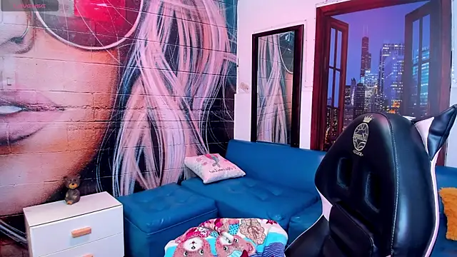 Snapshot of Small_naughty_ chatting on March 2025 01:10:02 PM Small naughty online show from March 2025 01:10:02 PM