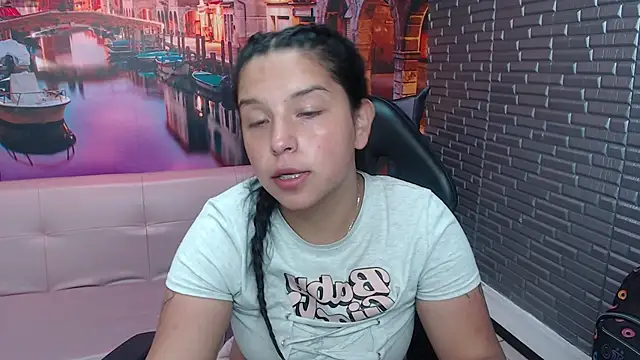 Snapshot of Small_naughty_ chatting on October 2025 01:33:02 PM Small naughty online show from October 2025 01:33:02 PM