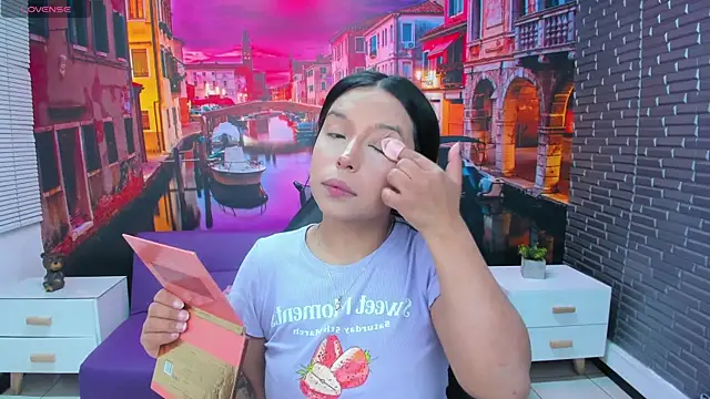 Snapshot of Small_naughty_ chatting on November 2025 01:32:01 PM Small naughty online show from November 2025 01:32:01 PM