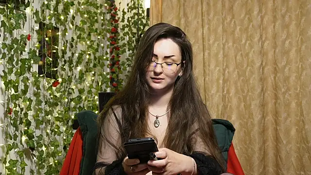 NaughtYHomemadE online show from May 2026 04:11:01 PM