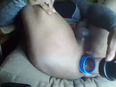 Snapshot of SissyChulo chatting on April 2026 10:40:02 AM SissyChulo online show from April 2026 10:40:02 AM
