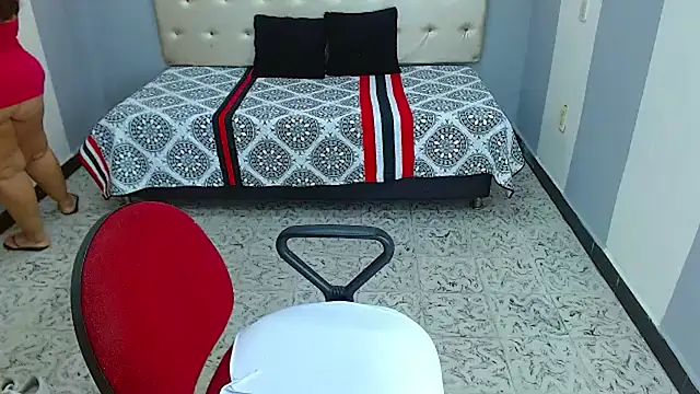 Snapshot of Hazel_donna chatting on February 2025 09:37:01 AM Hazel donna online show from February 2025 09:37:01 AM