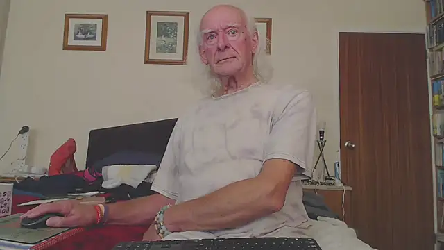 WaverlyKernow online show from October 2025 03:35:02 PM