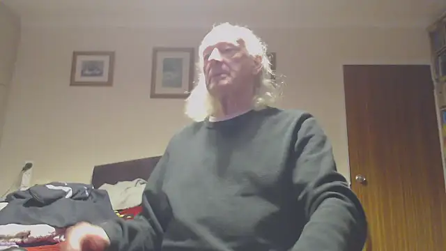 WaverlyKernow online show from December 2025 03:17:01 PM