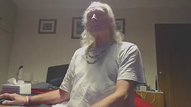 WaverlyKernow online show from December 2025 08:01:02 AM