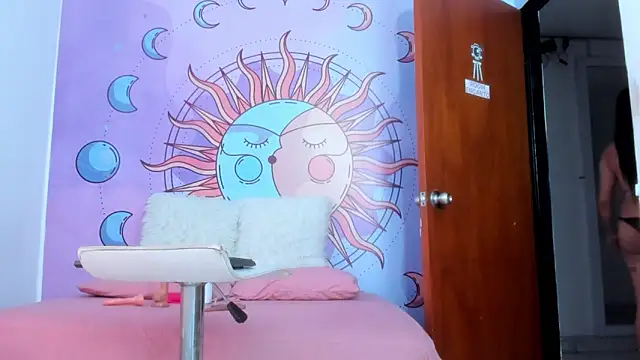 luna hoott online show from May 2026 02:33:02 PM