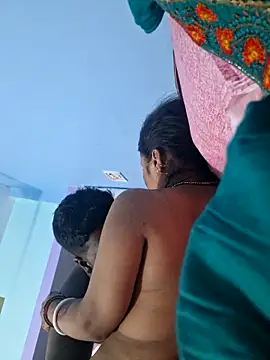 Crezy-Queen01 online show from October 2025 03:53:01 PM