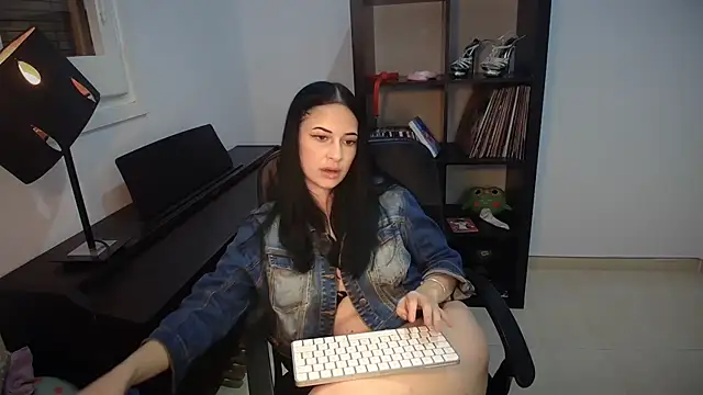 Snapshot of Windy_butterfly chatting on October 2025 07:03:02 PM Windy butterfly online show from October 2025 07:03:02 PM