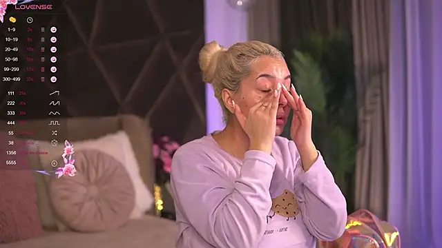 Snapshot of VictoriaMorrone chatting on February 2025 01:32:01 PM VictoriaMorrone online show from February 2025 01:32:01 PM