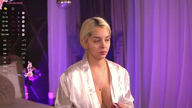 Snapshot of VictoriaMorrone chatting on March 2025 04:34:02 AM VictoriaMorrone online show from March 2025 04:34:02 AM