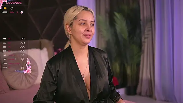 Snapshot of VictoriaMorrone chatting on March 2025 04:51:02 AM VictoriaMorrone online show from March 2025 04:51:02 AM