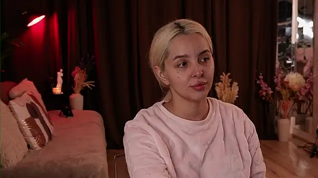 Snapshot of VictoriaMorrone chatting on October 2025 06:27:02 PM VictoriaMorrone online show from October 2025 06:27:02 PM