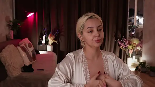 Snapshot of VictoriaMorrone chatting on October 2025 06:40:01 PM VictoriaMorrone online show from October 2025 06:40:01 PM