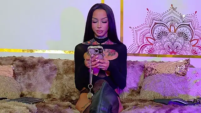 Snapshot of PandoraVolkov chatting on October 2025 06:05:02 PM PandoraVolkov online show from October 2025 06:05:02 PM