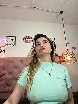 Snapshot of antonella87 chatting on October 2025 07:55:01 PM antonella87 online show from October 2025 07:55:01 PM