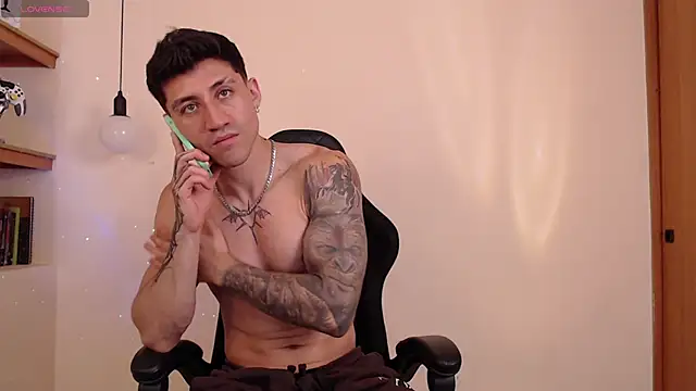Snapshot of andres_fitboy chatting on March 2025 04:45:01 PM andres fitboy online show from March 2025 04:45:01 PM