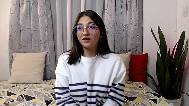 Snapshot of zoe_moon18 chatting on January 2025 03:45:01 AM zoe moon18 online show from January 2025 03:45:01 AM