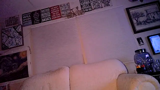 Snapshot of BobbyQ29 chatting on June 2026 05:27:01 AM BobbyQ29 online show from June 2026 05:27:01 AM